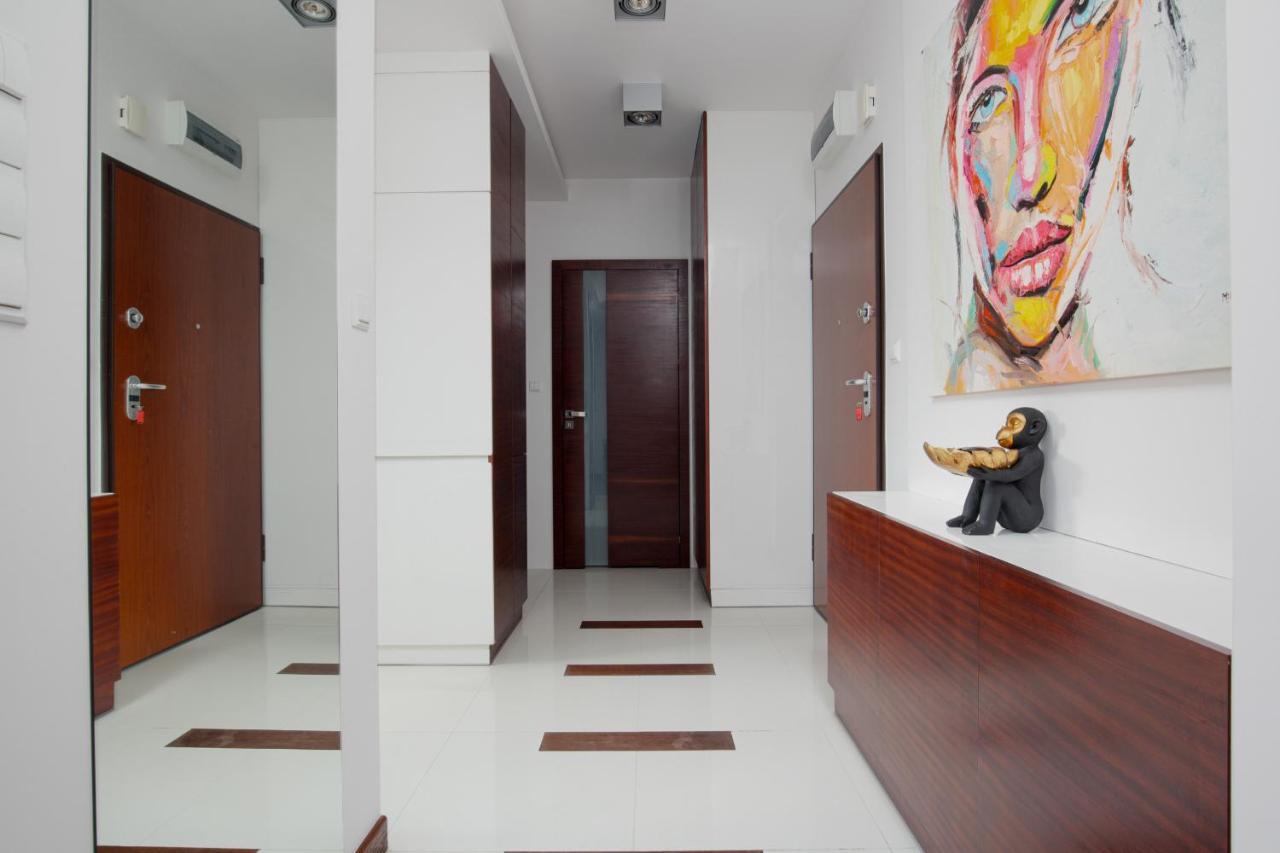 Spacious Suite With A Hammock And Terrace By Renters Prestige 바르샤바 외부 사진